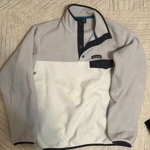 White and gray Patagonia synchilla